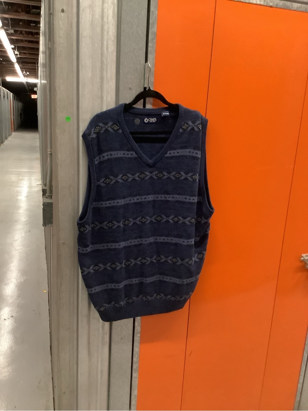 Chaps Men’s Navy Blue Patterned V-Neck Sweater Vest